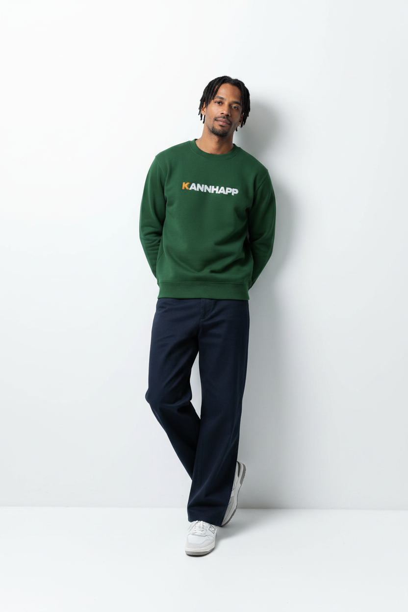 Crewneck KANNHAPP forest green homme locs studio fond blanc