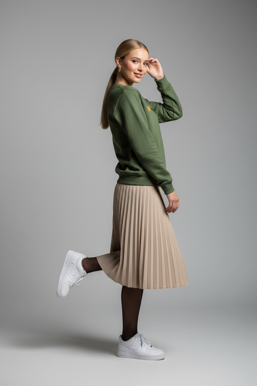 Studio NOUVEAU - Crewneck Military Green KANNHAPP Jupe Plissée Beige